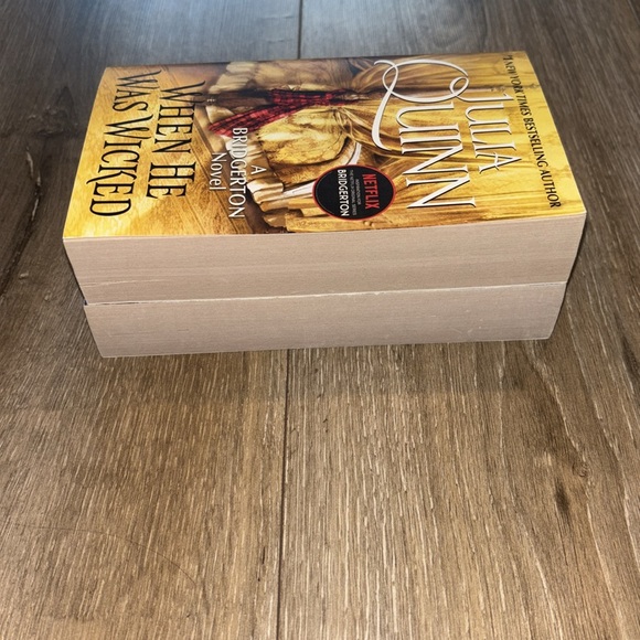 Bridgerton Series Books 5-8 and The Bridgertons: Happily Ever After - Picture 9 of 9